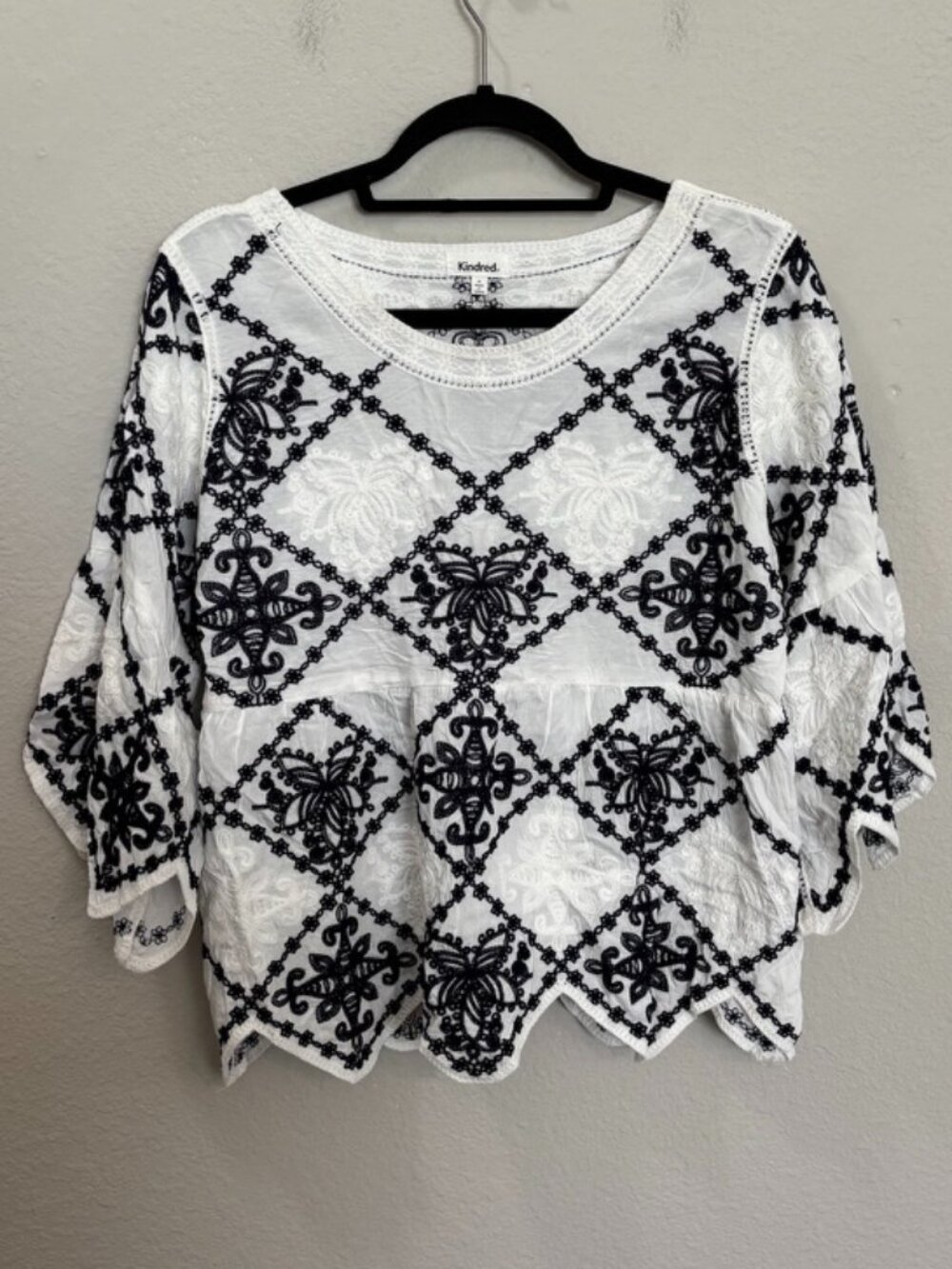 Kindred White Navy Embroidered Boho Bell Sleeve Blouse Size Medium